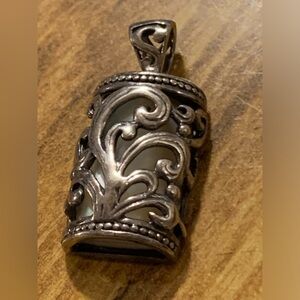 Sterling Silver pearl Pendant.